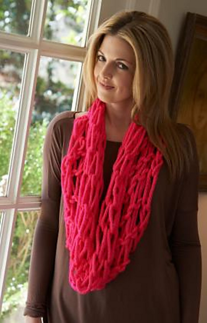 Arm-Knit Vivid Cowl
