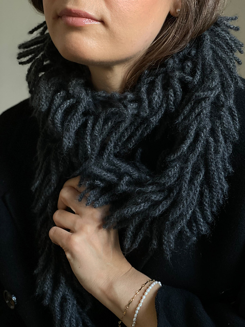 Mono_Boa Scarf