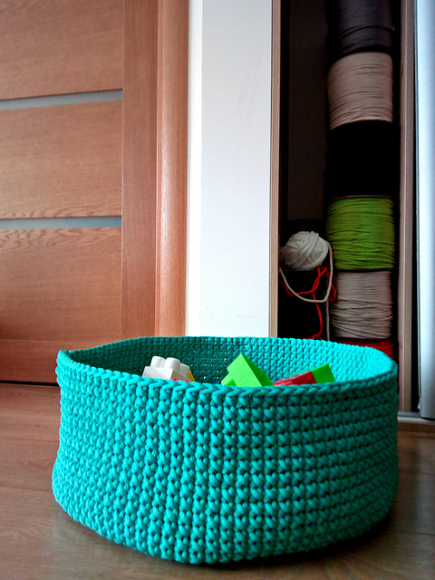 Toy storage basket