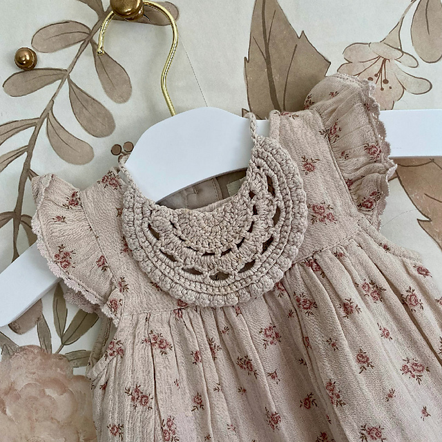 Flora Dribble bib