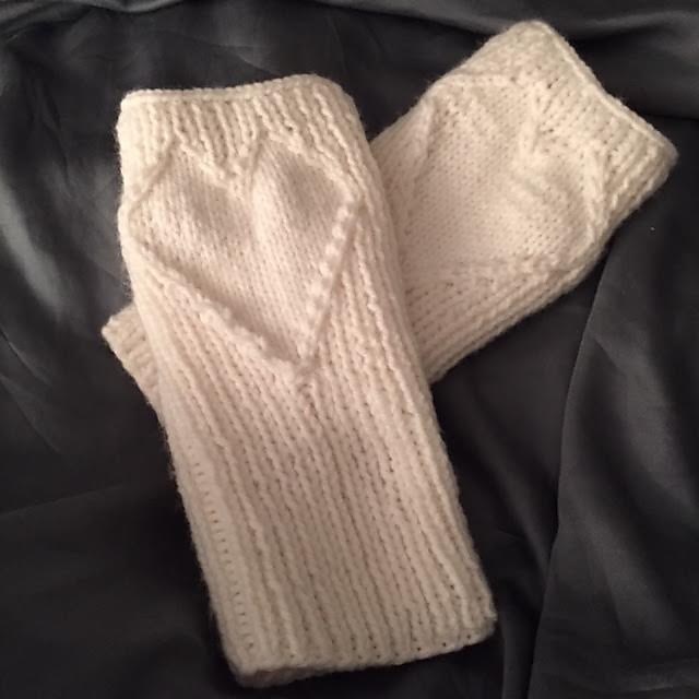 Heart Fingerless Gloves