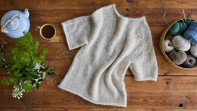Knitted short-sleeved top