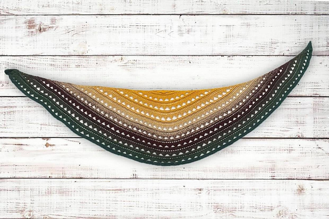 Ravelry: Halata Halbmond pattern by Jasmin Räsänen