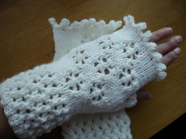 Early December Snow Flurry Mitt