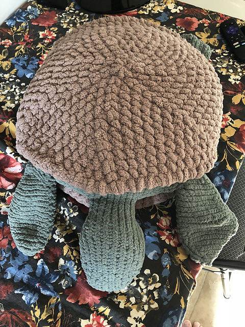 Ravelry: Turtle Pillow Cover pattern by Lucas Dunks