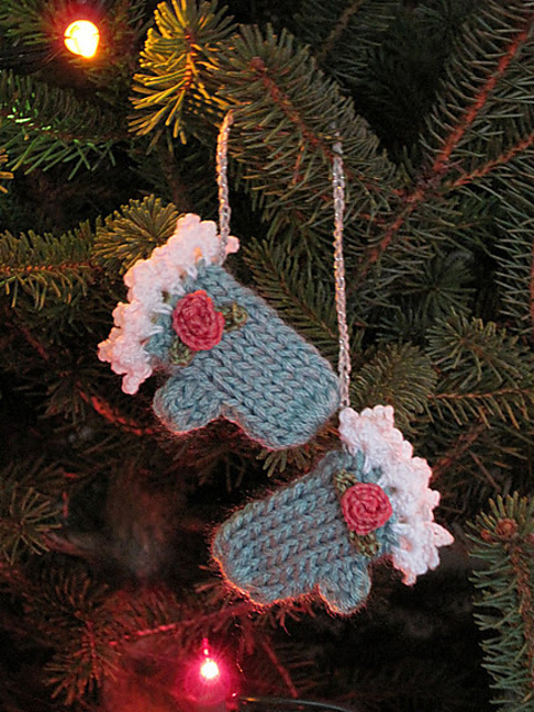Tiny Lacy Mittens