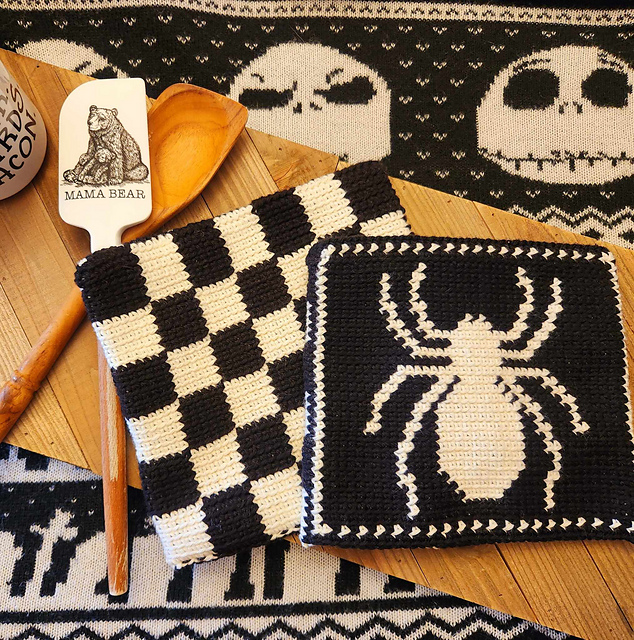 Checkered Spider Potholder