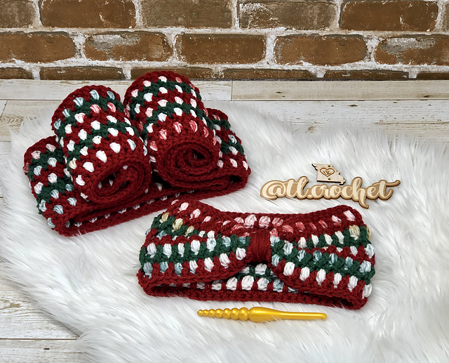 Jalousie Infinity Scarf