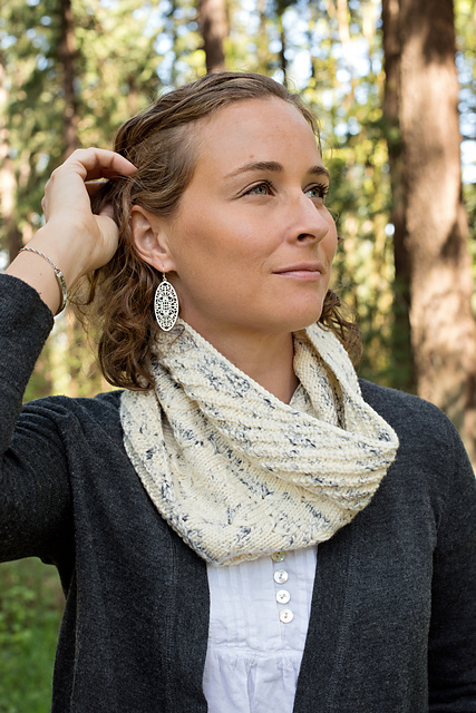 Winter Crocus Cowl