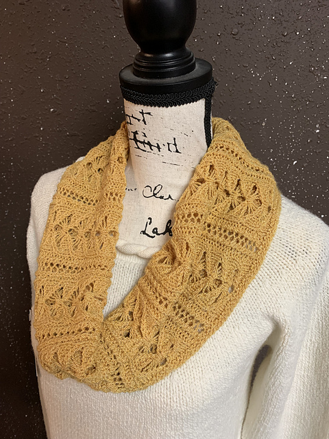 Honey Bee Cowl