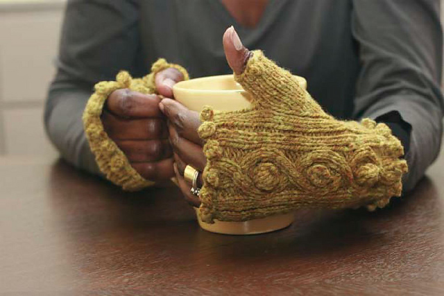Bobble Back Mitts Worsted