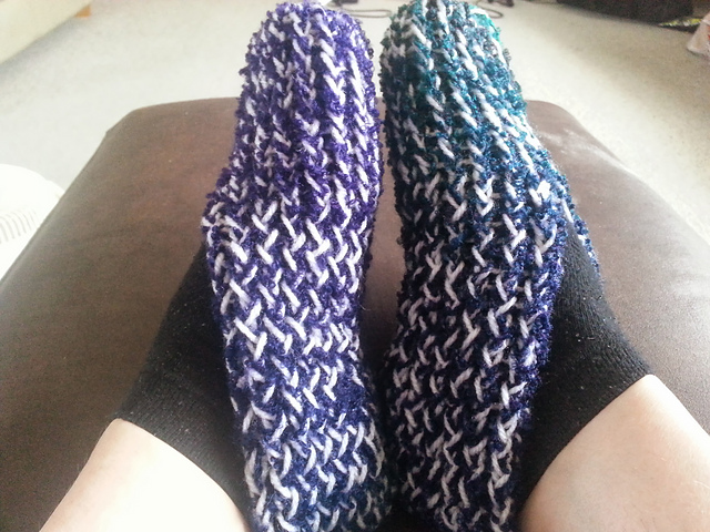How to make slippers with a round loom