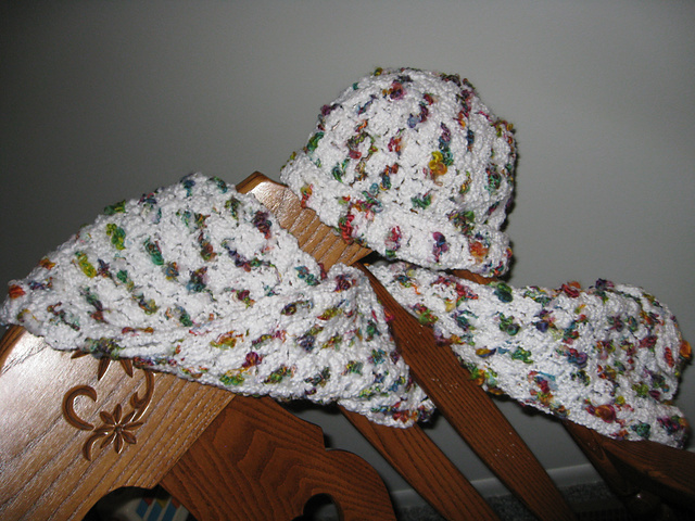 Bobble Hat & Scarf (Hat)