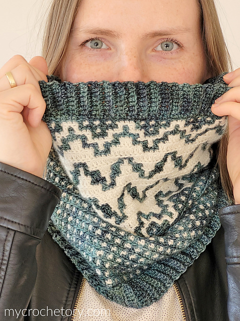 Namari Mosaic Cowl