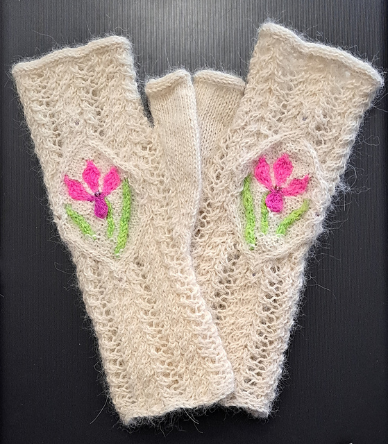 Lady's Slipper Fingerless Mitts