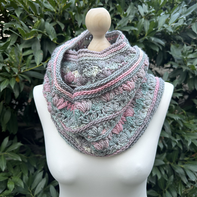 Amarië Infinity Cowl