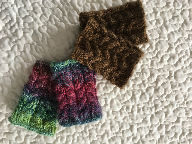 Simple Cabled Wristlets