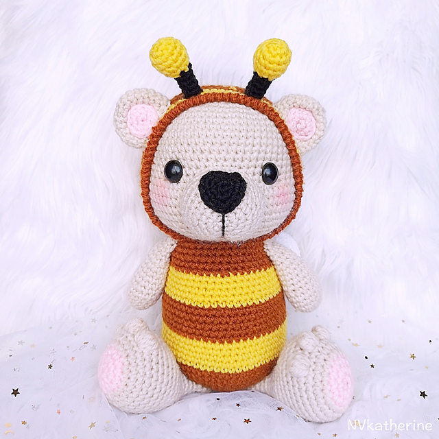 Bumble the Bear amigurumi