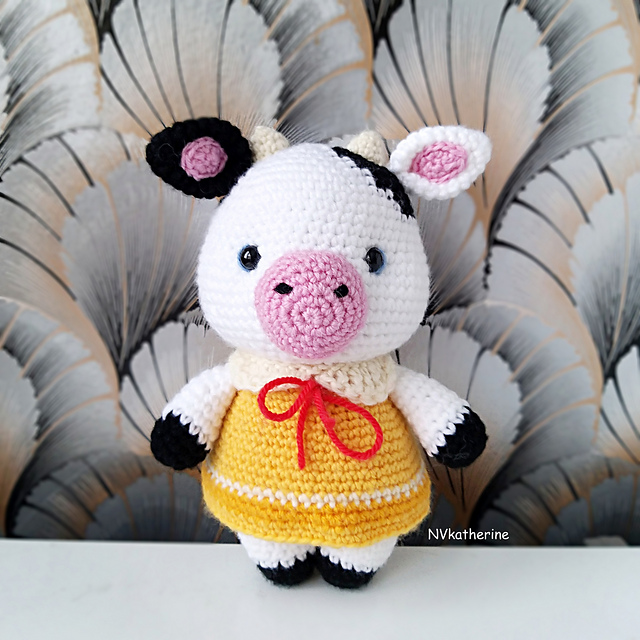 Clara the Cow Amigurumi