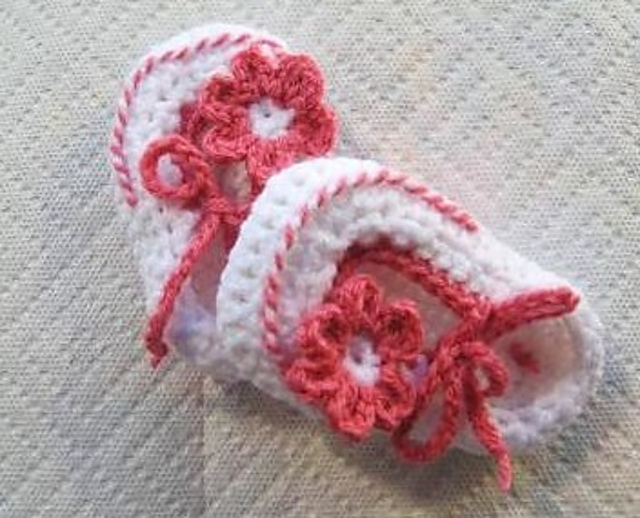 Keyhole Baby Booties