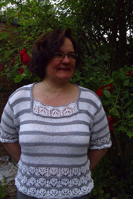 #06 Cropped short sleeve lace pullover