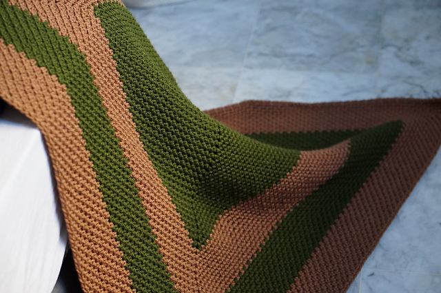 Squared moss stitch blanket