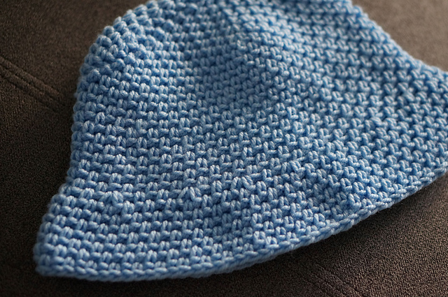 Moss stitch bucket hat