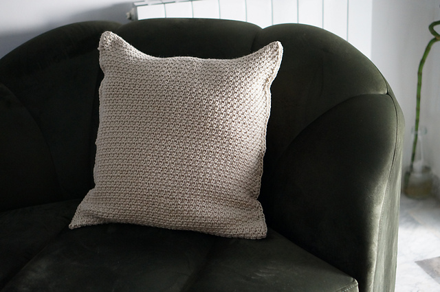 Moss stitch pillow cover