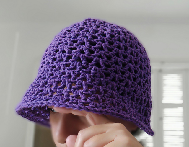 V stitch bucket hat