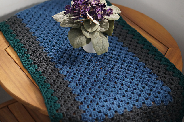 Rectangular table runner