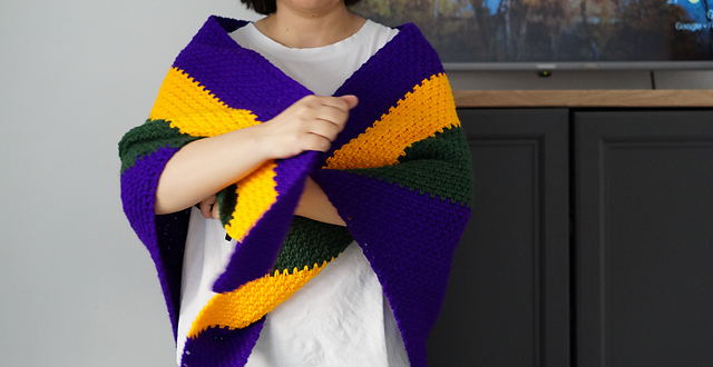 Ravelry: Triangular moss stitch shawl pattern by Nadia BF