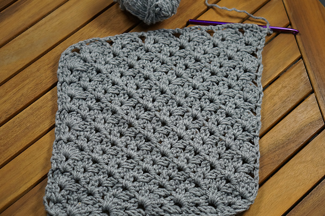 Corner to corner cluster V stitch square