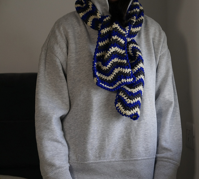 Chevron neck scarf