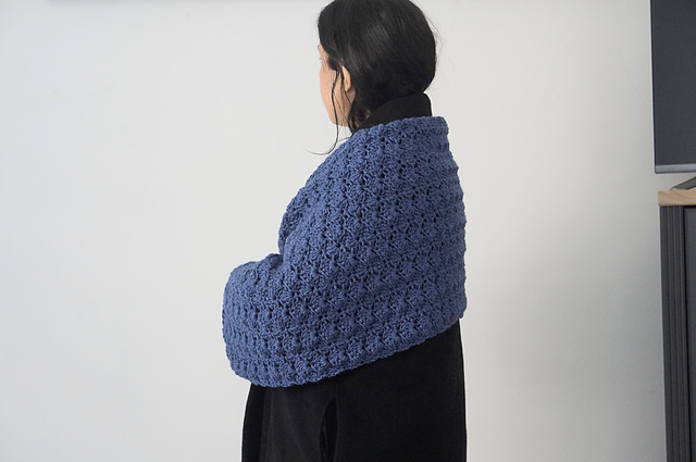 Rectangular shell shawl