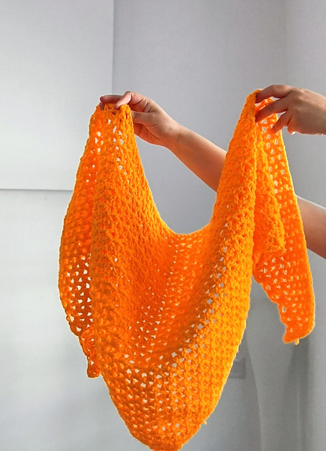 Triangular summer shawl