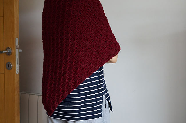 Corner triangular shawl