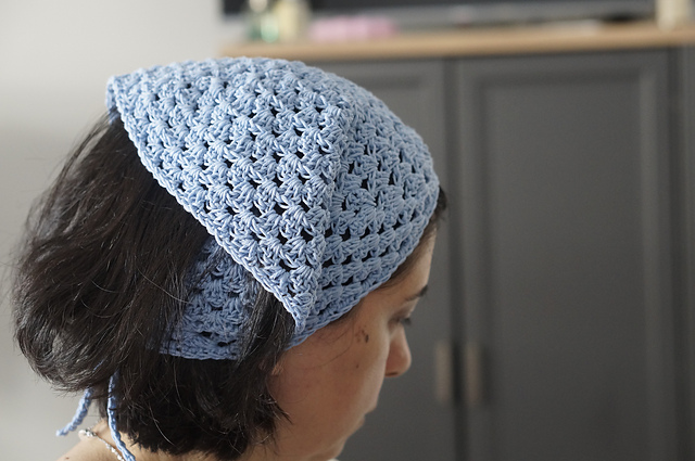 Half circle bandana