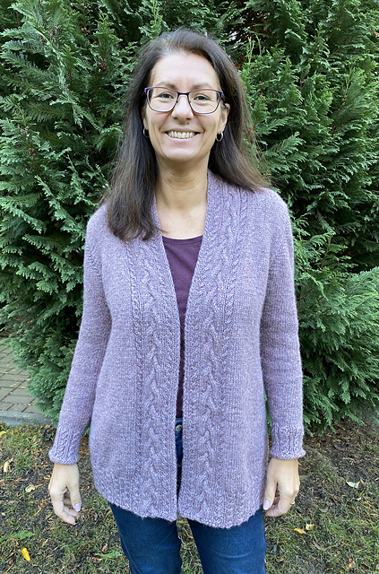 # 09 Cardigan mit Zopfmusterblenden