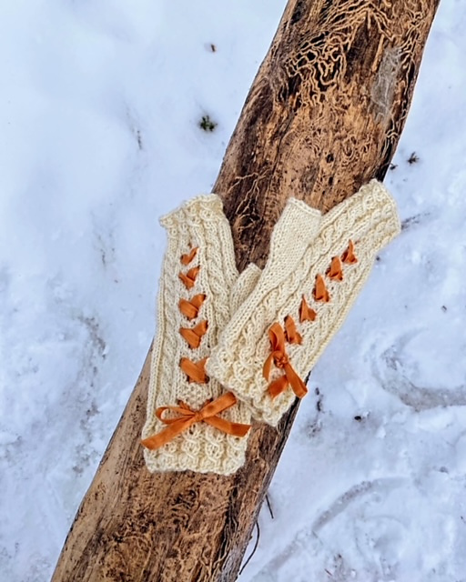 Rusettiset kämmekkäät, Bow mittens