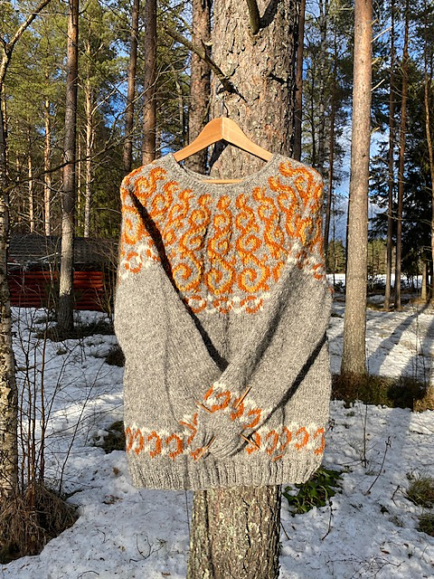 Tribaali neule, Knitted Sweater