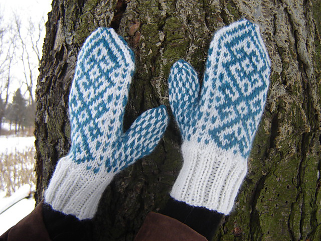 Winter Tracery Mittens