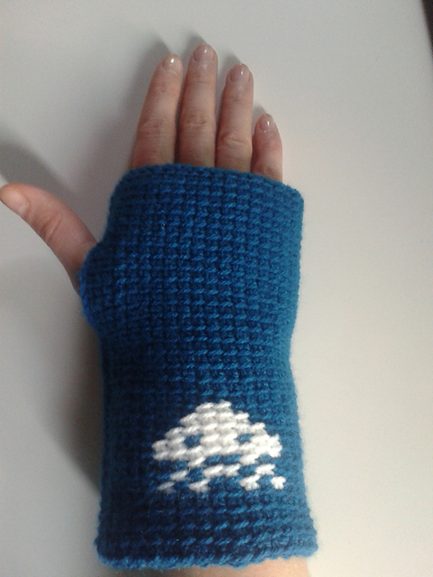 Tunisian space invader arm warmer pulswärmer