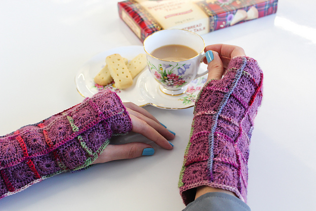 Scottish Square Wristies (wrist warmers)