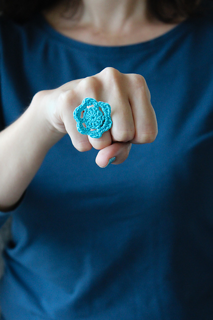 Flashy Flower Ring