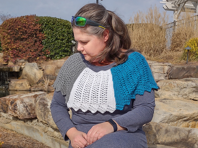 Tricolored Capelet