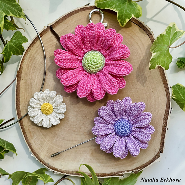 Flower pendant/brooch/keychain