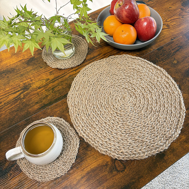 Round Hot Pad & Potholders