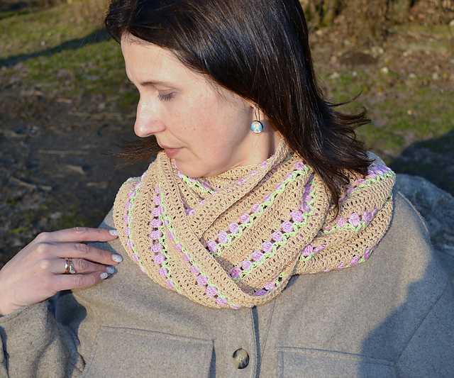 Tulips Cowl