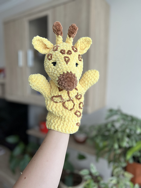 Giraffe hand puppet