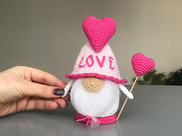 Valentine gnome